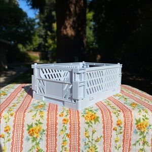 Foldable & Stackable Crate in Sky